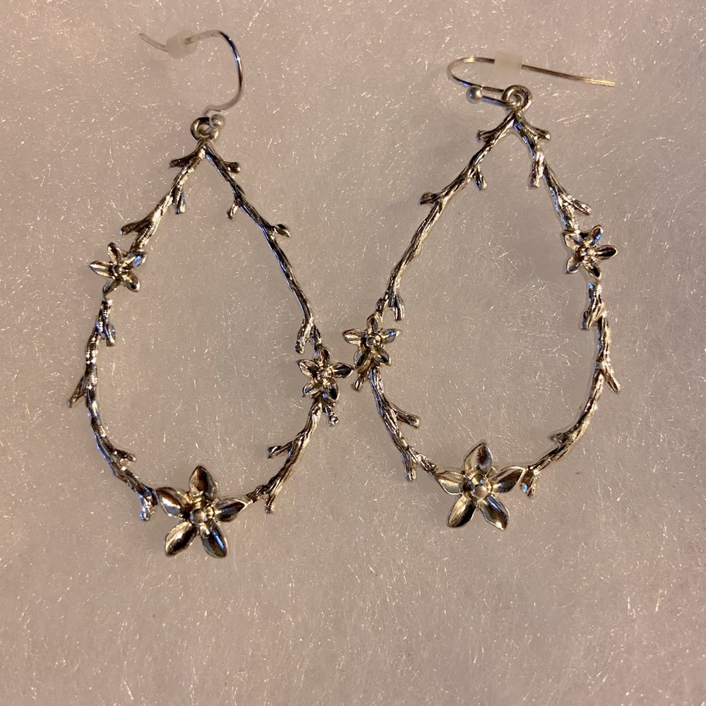 Dangle flowers earrings, silver